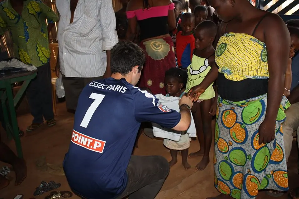 Distribution de dons à Davié Tekpo