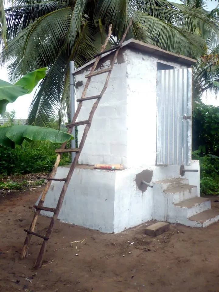 Construction de toilettes sèches — 1