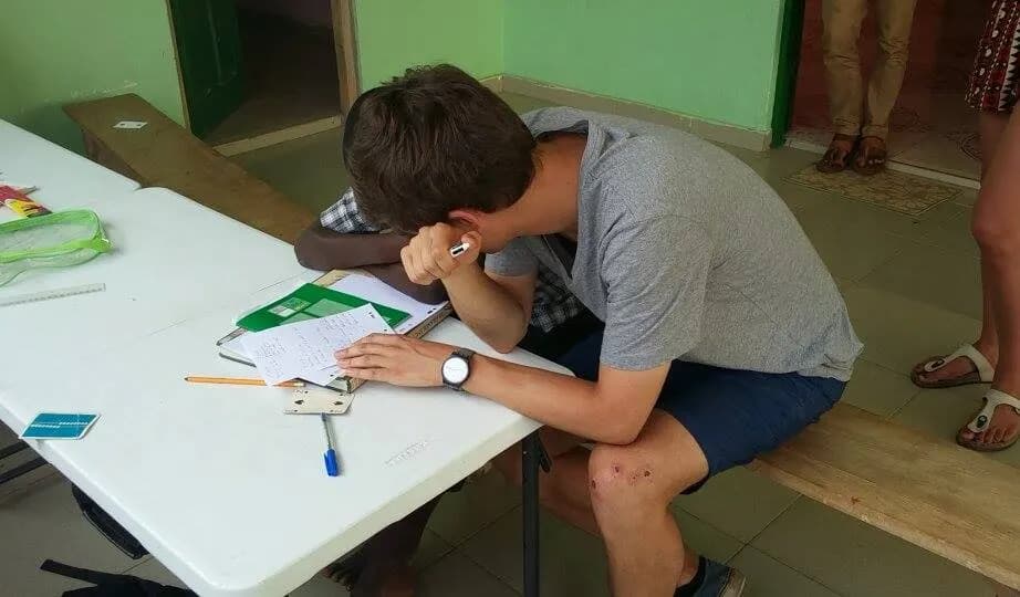 Volontariat enseignement au Togo : Pierre et Vincent en classe — 4
