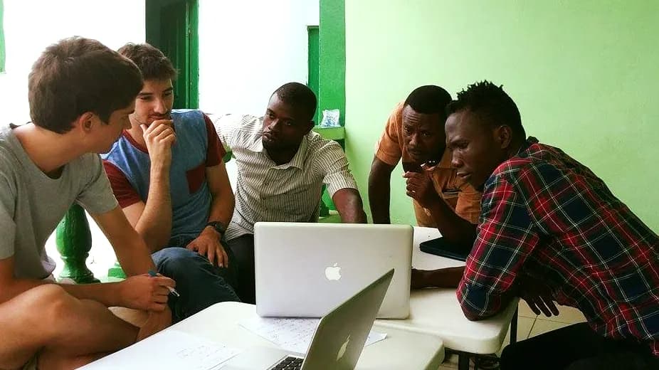 Volontariat enseignement au Togo : Pierre et Vincent en classe — 5