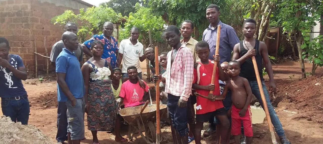 Chantier de construction de toilettes sèches à Davié Tekpo — 1