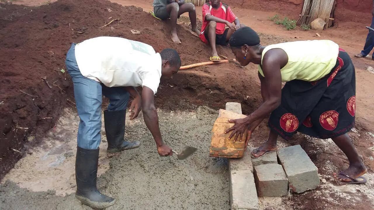 Chantier de construction de toilettes sèches à Davié Tekpo — 2